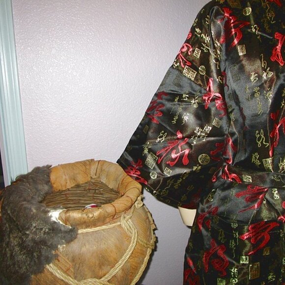 Vintage CHINESE One Size ROBE Smoking Jacket LONGEVITY & WEALTH Silky KIMONO - Picture 3 of 10